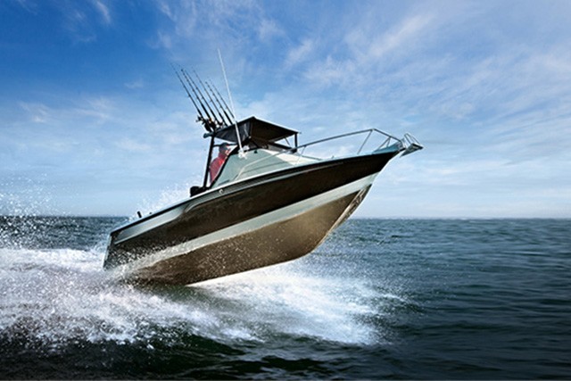 Speedboat on open water, ideal for Boat Mount and Suction Cup Mount installation